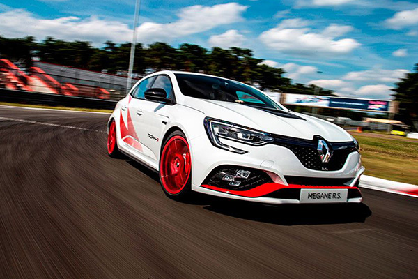 renault-megane-rs-trophy-r-nurburgring.jpg