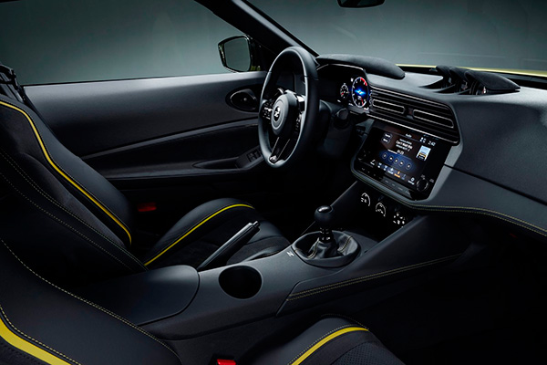 nissan-z-proto-400z-2020-interior.jpg