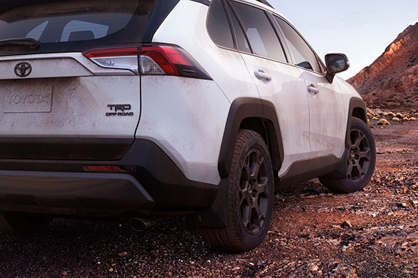 toyota-rav4-trd-off-road-2020-trasera.jpg