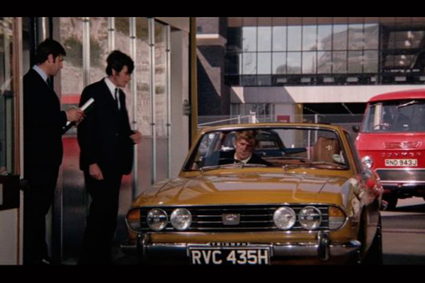 james-bond-007-sean-connery-triumph-stag.jpg