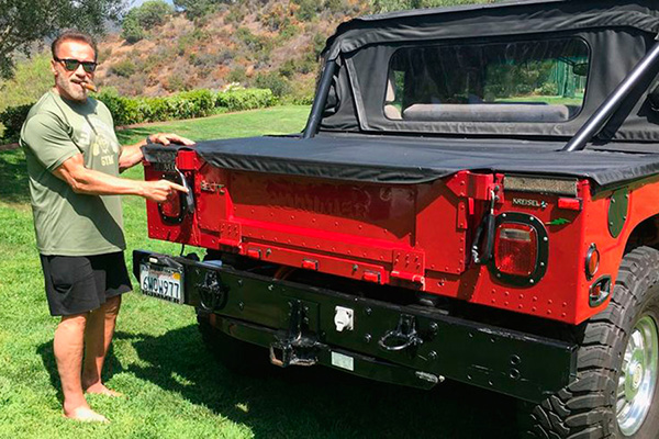 arnold-schwarzenegger-hummer.jpg