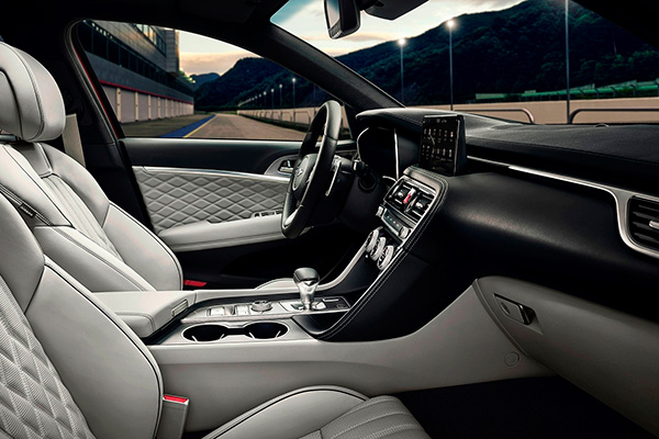 genesis-g70-2022-interior.jpg