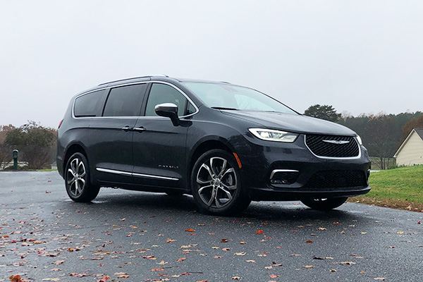 chrysler-pacifica-awd-2021-nieve.jpg