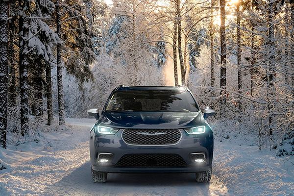 chrysler-pacifica-awd-2021-nieve.jpg