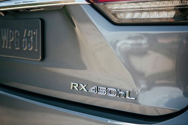 lexus-rx-450h-l-2020-logo.jpg