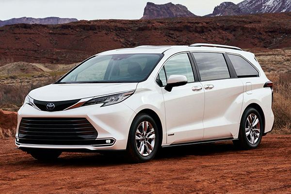 green-car-of-the-year-2021-toyota-sienna-2020.jpg