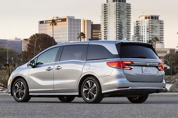 honda-odyssey-2021-trasera.jpg